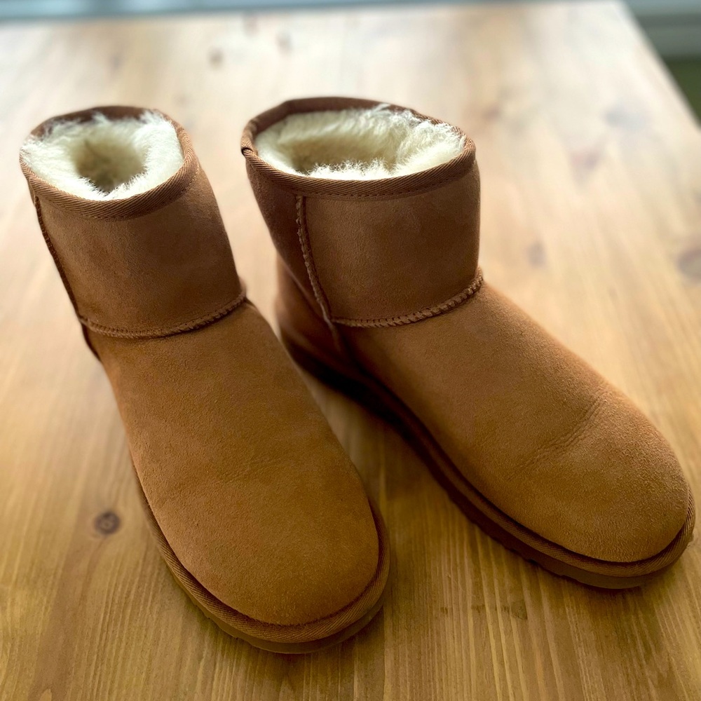 NEW Uggs women size 10